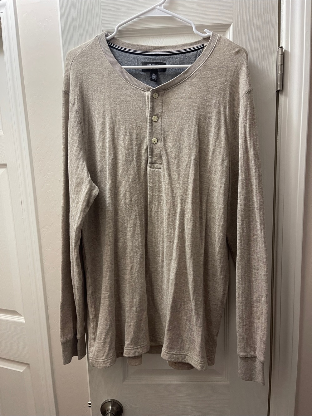 Nordstrom Men's Long-Sleeve Henley in Taupe